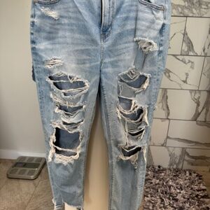 American Eagle stretch ripped mom jeans size 16